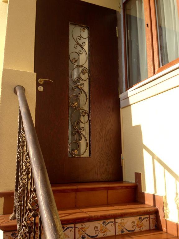 Guest Rooms Maria Luiza Varna Esterno foto