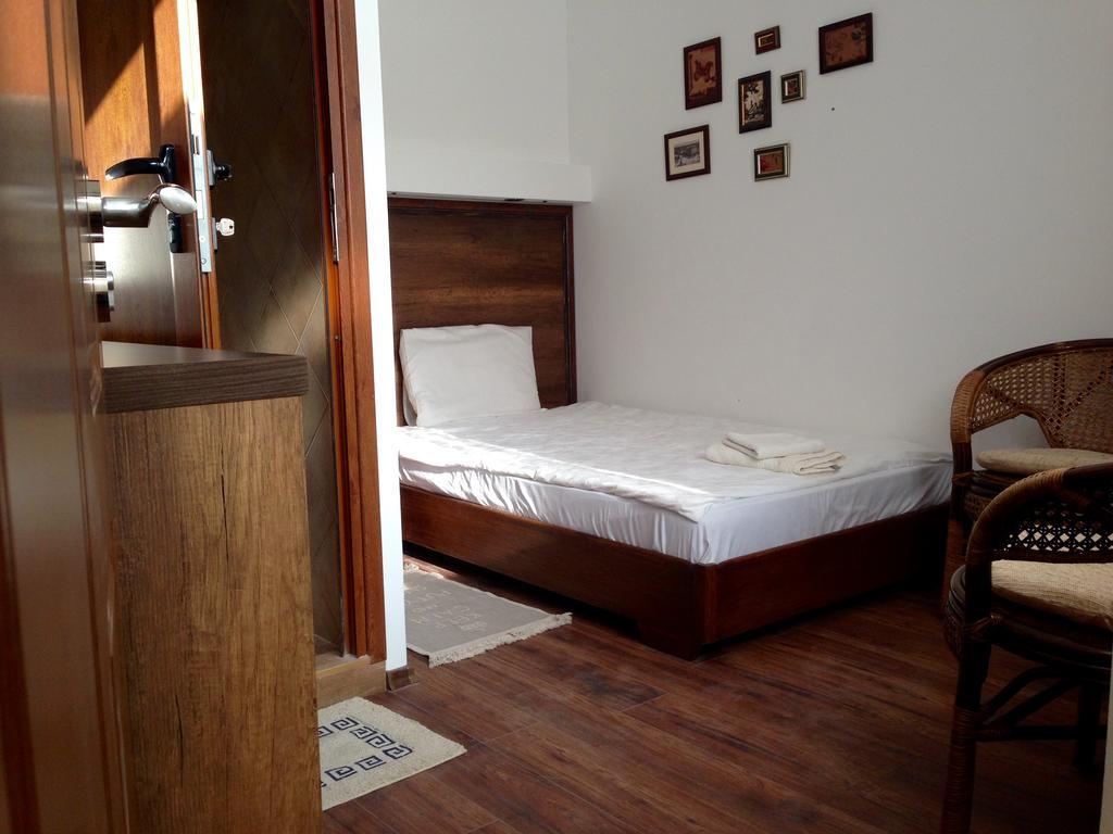 Guest Rooms Maria Luiza Varna Esterno foto
