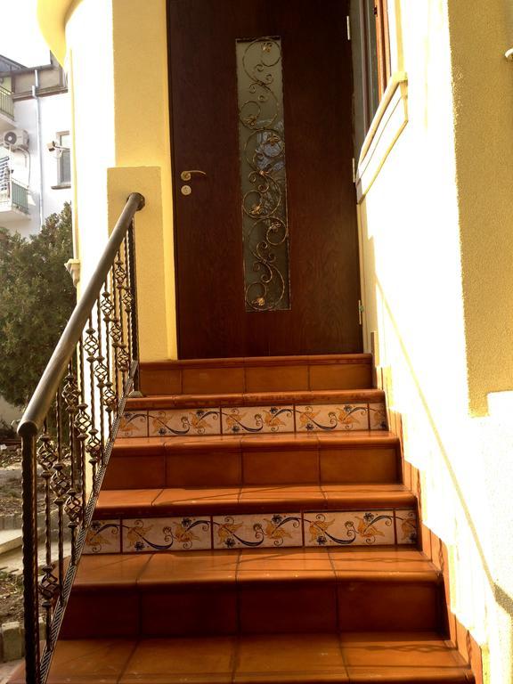 Guest Rooms Maria Luiza Varna Esterno foto